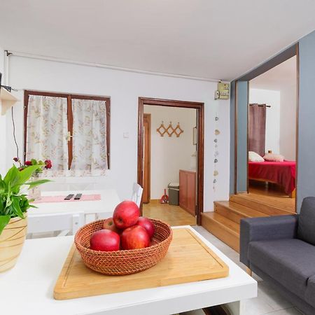 Apartment Adriana On Peaceful Location With Pool PUY Eksteriør bilde