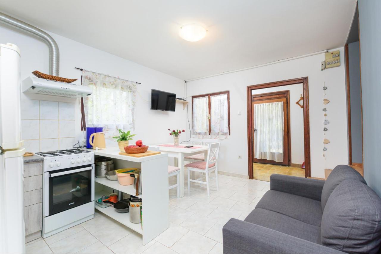 Apartment Adriana On Peaceful Location With Pool PUY Eksteriør bilde