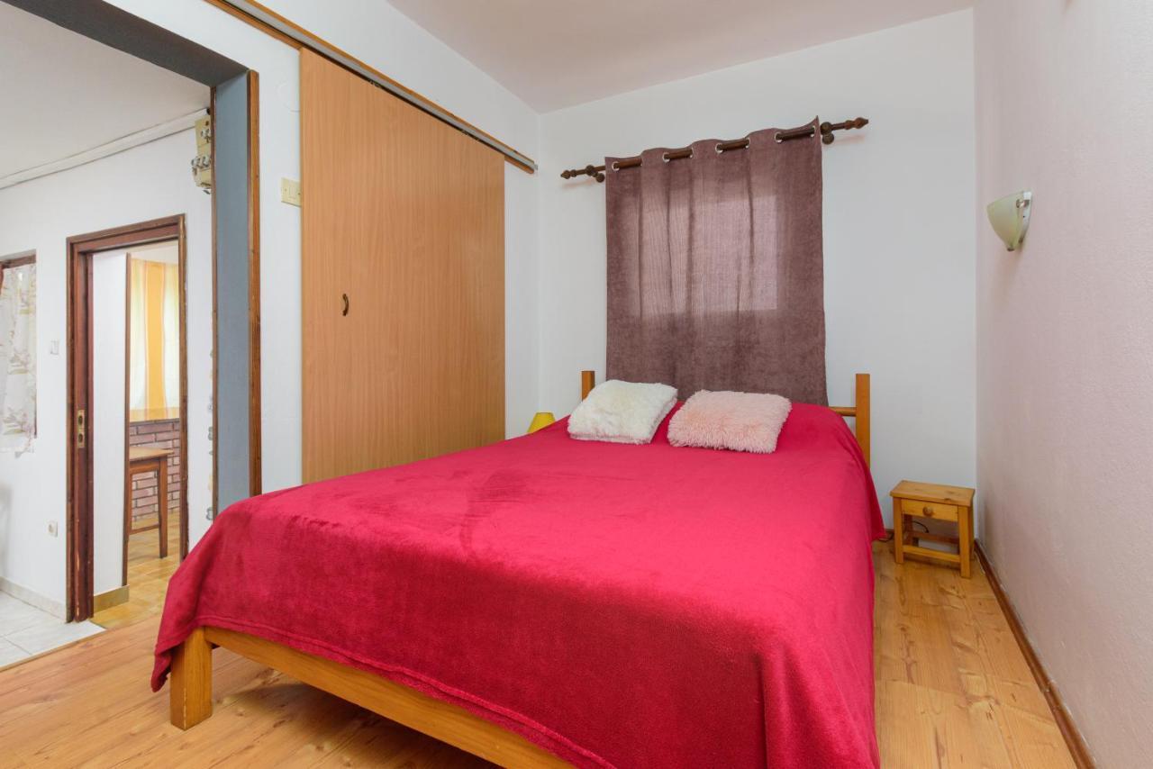 Apartment Adriana On Peaceful Location With Pool PUY Eksteriør bilde