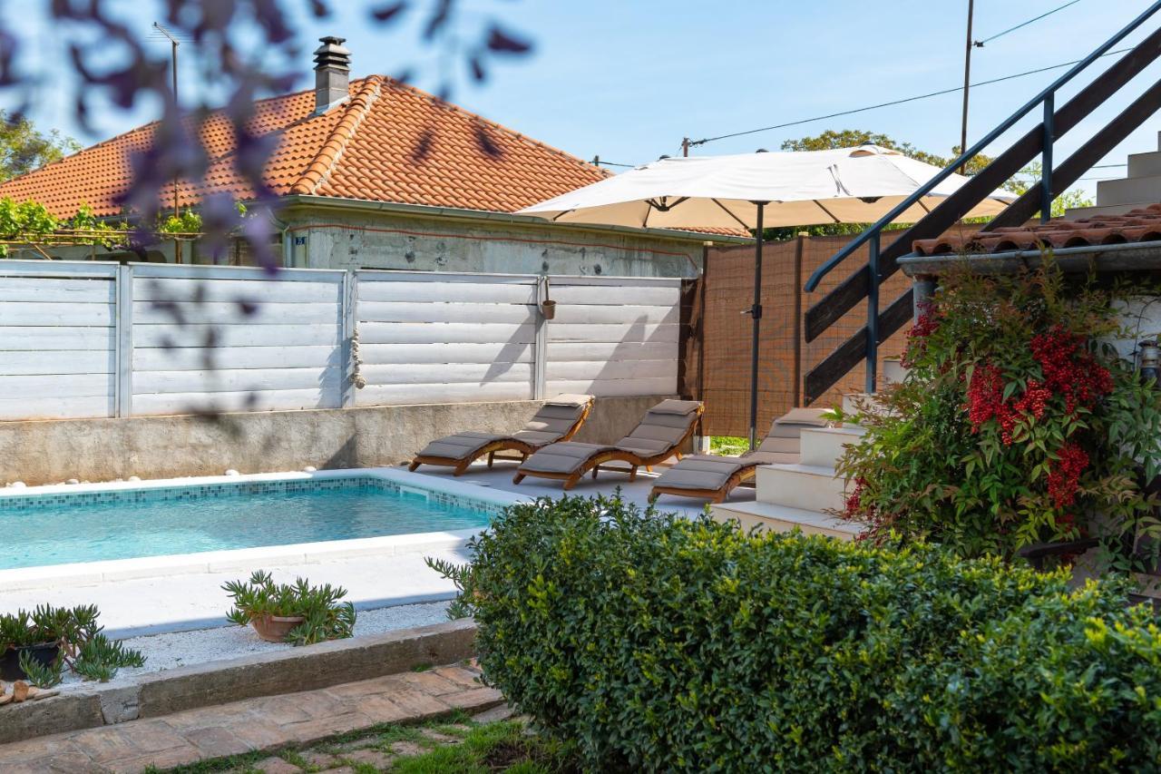 Apartment Adriana On Peaceful Location With Pool PUY Eksteriør bilde