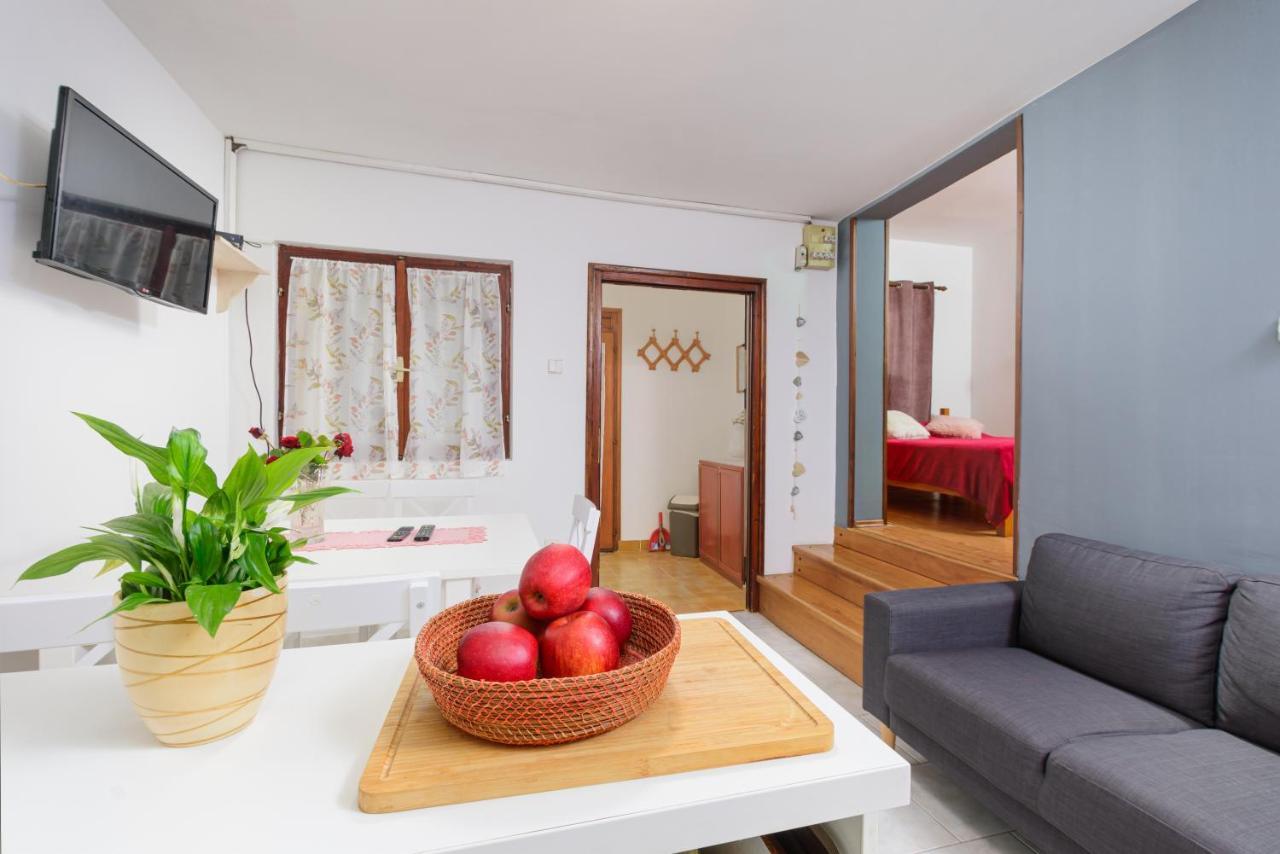 Apartment Adriana On Peaceful Location With Pool PUY Eksteriør bilde