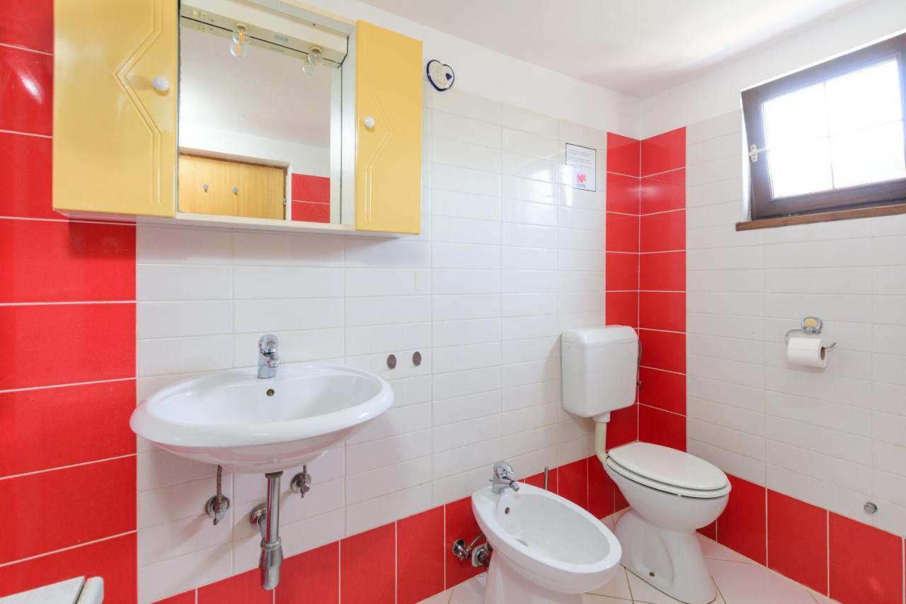 Apartment Adriana On Peaceful Location With Pool PUY Eksteriør bilde