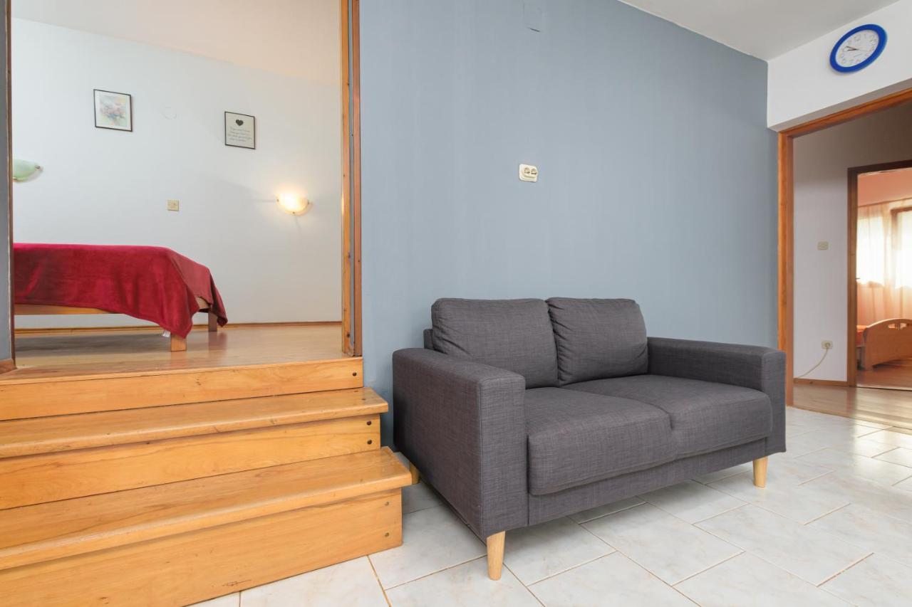 Apartment Adriana On Peaceful Location With Pool PUY Eksteriør bilde